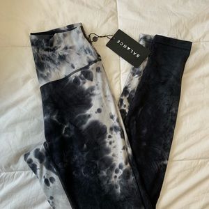 Black tie dye balance athletica cloud leggings